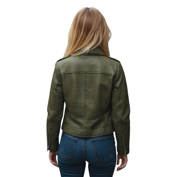 NWT- Women’s Forever 21 Zippered Gray Faux Leather Bikers Jacket. Size S - Picture 3 of 7